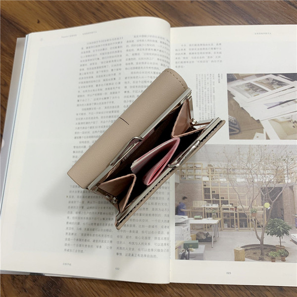 Portofel mic de dama cu inchidere metalica