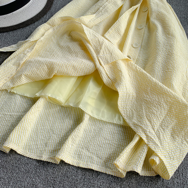 Női modern ruha hosszú modell V-nyakkal és hímzéssel, két színben