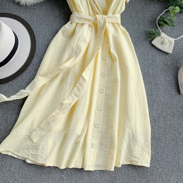 Női modern ruha hosszú modell V-nyakkal és hímzéssel, két színben