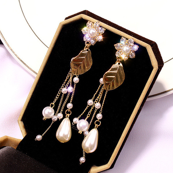 Női felső fülbevaló arany színű kövekkel