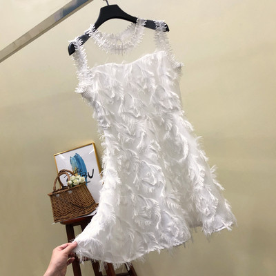 Μοντέρνο γυναικείο φόρεμα με ντεκολτέ σε σχήμα λευκού και μαύρου χρώματος