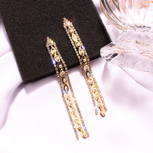 Hosszú, arany színű női fülbevaló