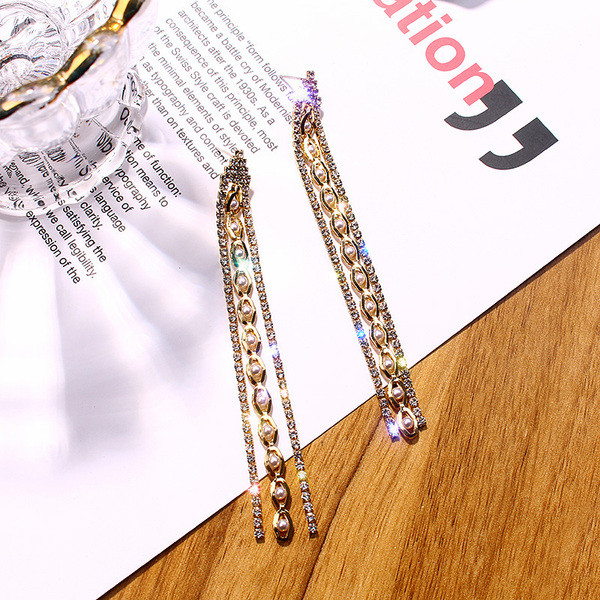 Hosszú, arany színű női fülbevaló