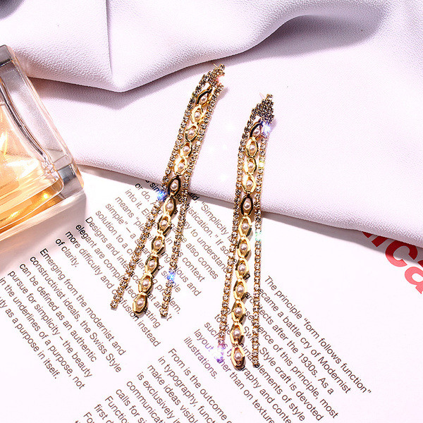 Hosszú, arany színű női fülbevaló