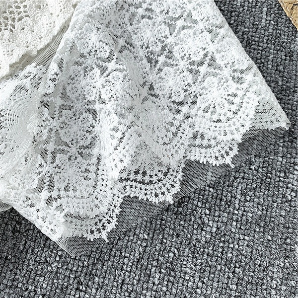 Μοντέρνα γυναικεία  μπλούζα με άσπρο χρώμα  και κοντό μανίκι