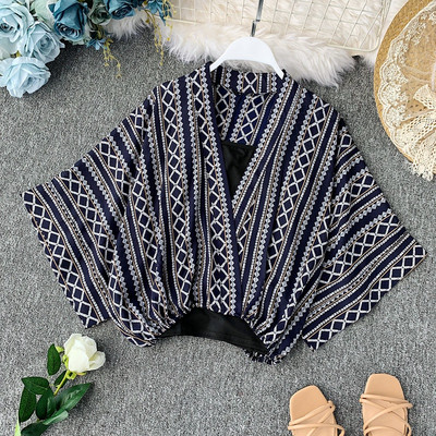 Σύγχρονη γυναικεία μπλούζα σε διάφορα χρώματα με μανίκι λωτού