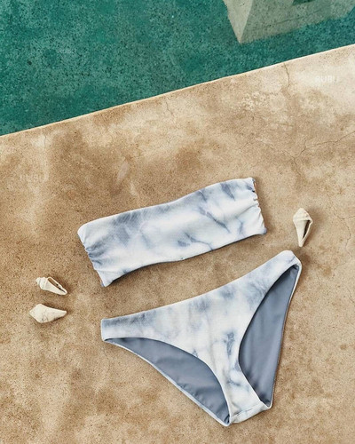 Fürdőruha szalaggal