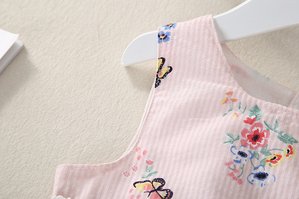 Testre szabott gyerekruha rátéttel és tüllel lányoknak