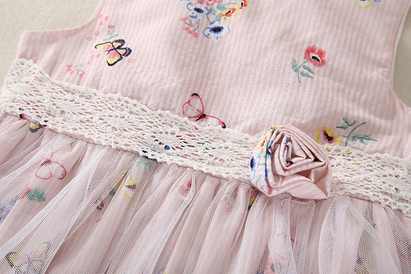 Testre szabott gyerekruha rátéttel és tüllel lányoknak