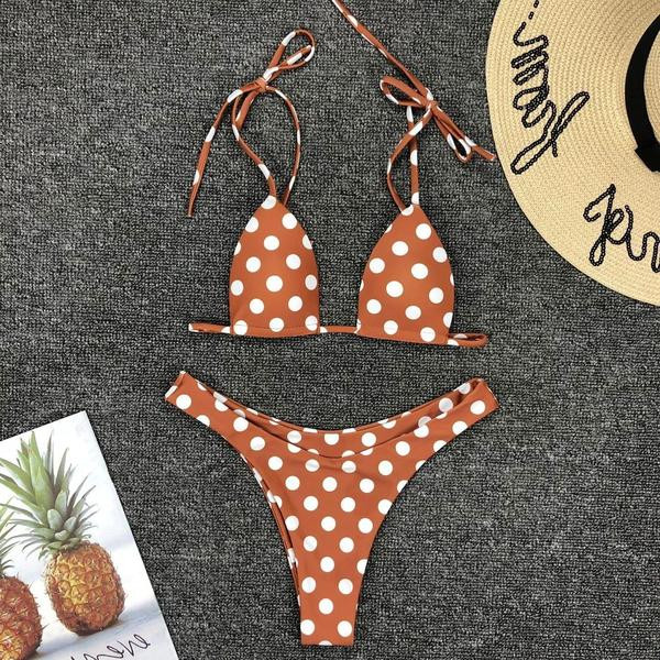 Pöttyös női fürdőruha és háromszög felső