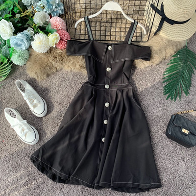 Rochie moderna de dama in alb si negru cu nasturi si umerii goi