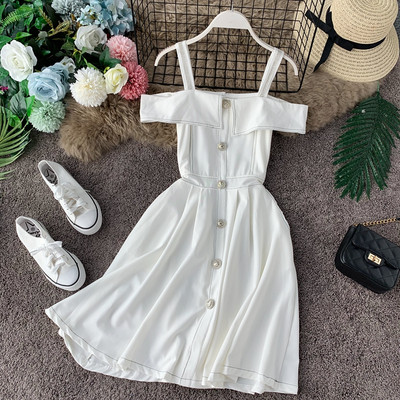 Rochie moderna de dama in alb si negru cu nasturi si umerii goi