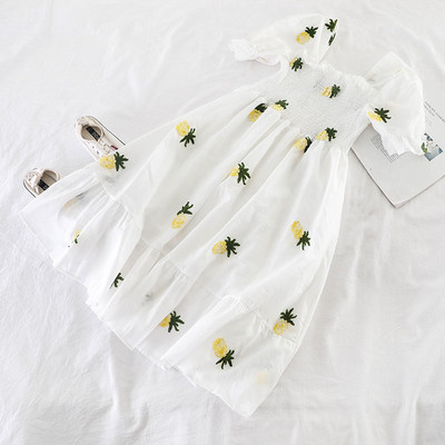 Modern női ruha rövid ujjal, színes mintával