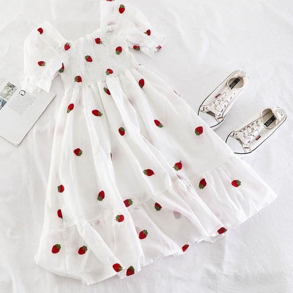 Modern női ruha rövid ujjal, színes mintával