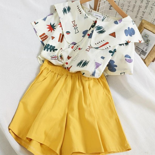 Κομψό και μοντέρνο γυναικείο σετ  με έγχρωμη εκτύπωση