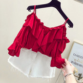 Κομψή γυναικεία μπλούζα με 3/4 μανίκια και λεπτά τιραντάκια σε λευκό και κόκκινο χρώμα