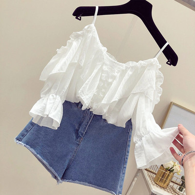 Κομψή γυναικεία μπλούζα με 3/4 μανίκια και λεπτά τιραντάκια σε λευκό και κόκκινο χρώμα