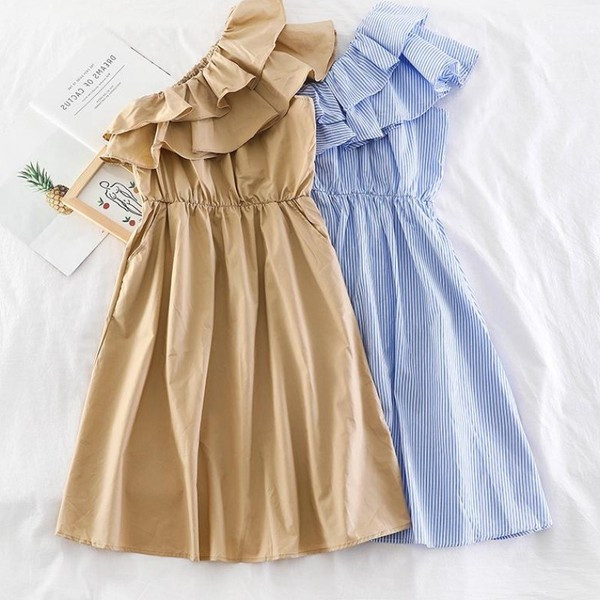 Modern női ruha négy színben, egy pánttal