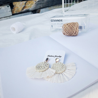 Cercei eleganti de dama in mai multe culori