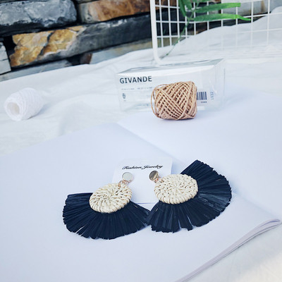 Cercei eleganti de dama in mai multe culori