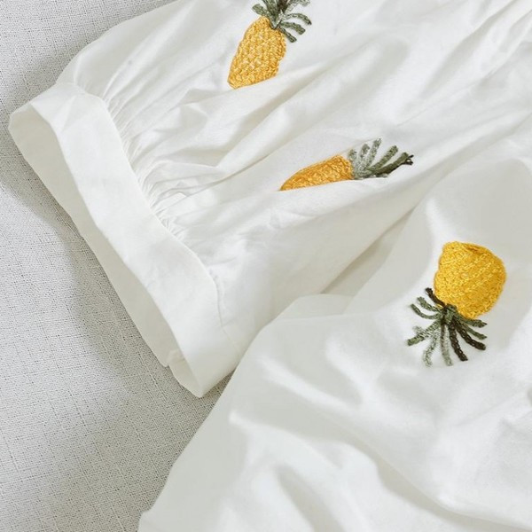 Μοντέρνα γυναικεία κοντή μπλούζα με κουμπιά και έγχρωμη τύπωμα