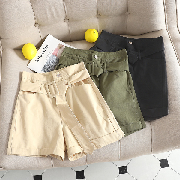 Дамски модерни къси панталони с колан в няколко цвята