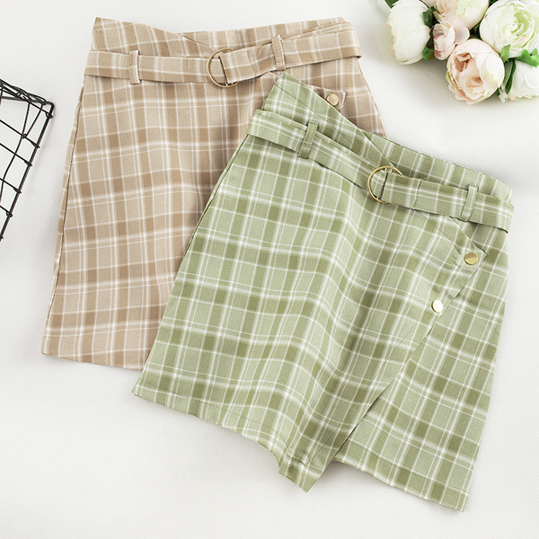 Карирана дамска пола-панталон с висока талия в няколко цвята 