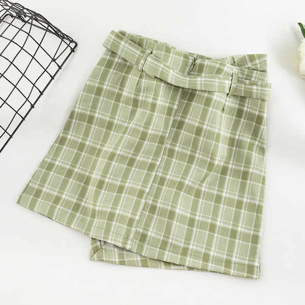 Карирана дамска пола-панталон с висока талия в няколко цвята 