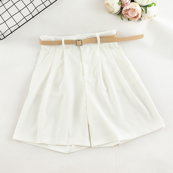 Alkalmi női rövidnadrág magas derékkal, övvel több színben