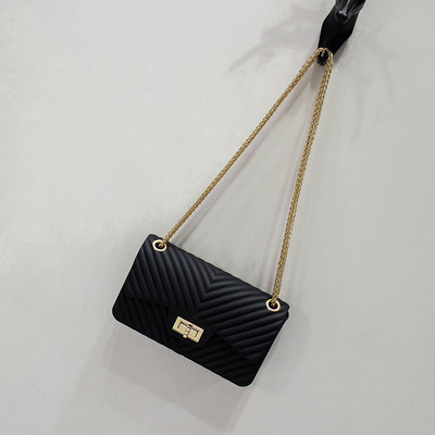 Geanta de dama eleganta cu lant metalic