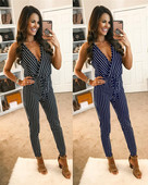 Salopetă de damă în dungi în două culori, cu decolteu în V