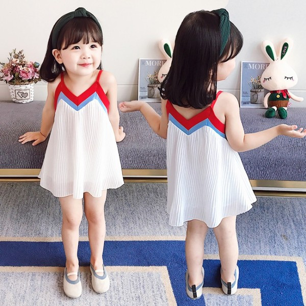 Modern gyerekruha fehér színben, V-nyakkal