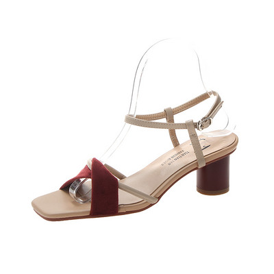 Γυναικεία σανδάλια με τακούνι  σε δύο χρώματα