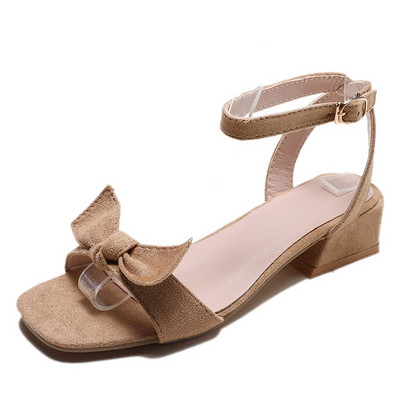 Μοντέρνα γυναικεία σανδάλια με τρισδιάστατο στοιχείο κορδέλας