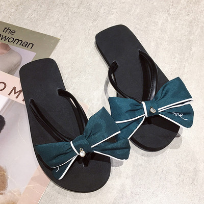 Κομψές γυναικείες παντόφλες με κορδέλα σε δύο χρώματα