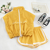 Két részből álló női sportkészlet - rövidnadrág és cipzáras felső