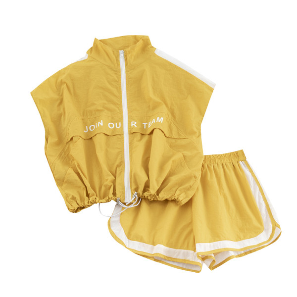 Két részből álló női sportkészlet - rövidnadrág és cipzáras felső