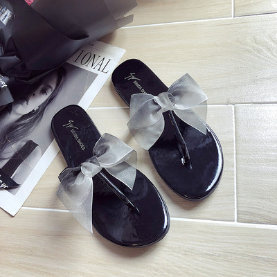 Μοντέρνα γυναικεία σανδάλια με διακοσμητική κορδέλα σε δύο χρώματα