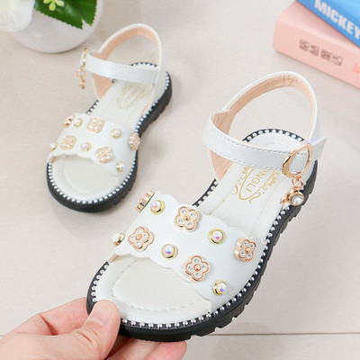 Modern gyerekszandál három színben gyöngyökkel és kövekkel