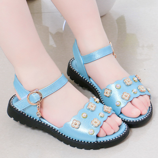 Modern gyerekszandál három színben gyöngyökkel és kövekkel