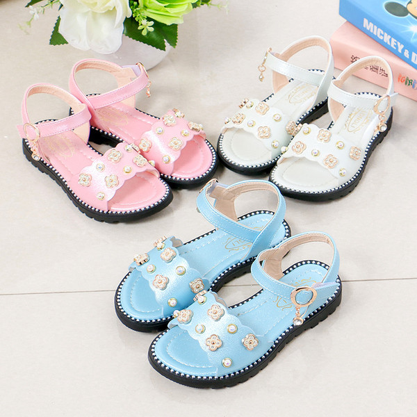 Modern gyerekszandál három színben gyöngyökkel és kövekkel