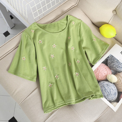 Γυναικεία μπλουζάκια με κεντήματα σε διάφορα χρώματα