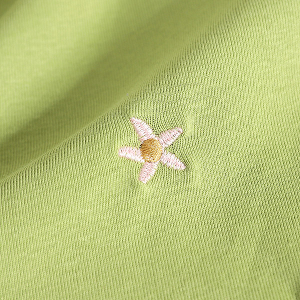 Γυναικεία μπλουζάκια με κεντήματα σε διάφορα χρώματα