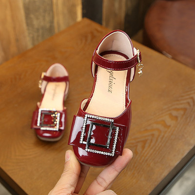 Modern gyerekcipő lányoknak három színben, csattal