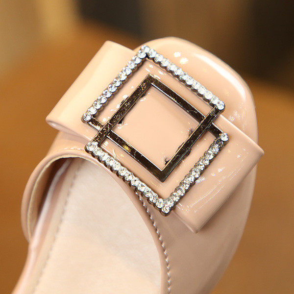 Modern gyerekcipő lányoknak három színben, csattal