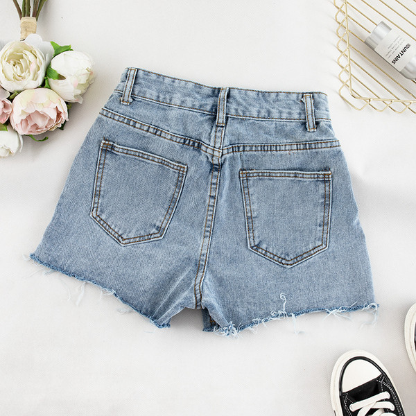 Дамски къси дънкови панталони с бродерия в  син цвят 