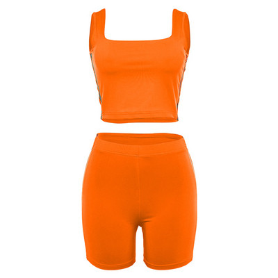 Ένα μοντέρνο γυναικείο σετ από δύο κομμάτια με μια αντανακλαστική κορδέλα σε διάφορα χρώματα