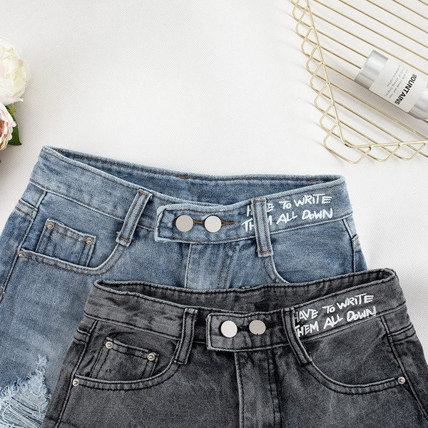 Pantaloni scurți de damă din denim în două culori