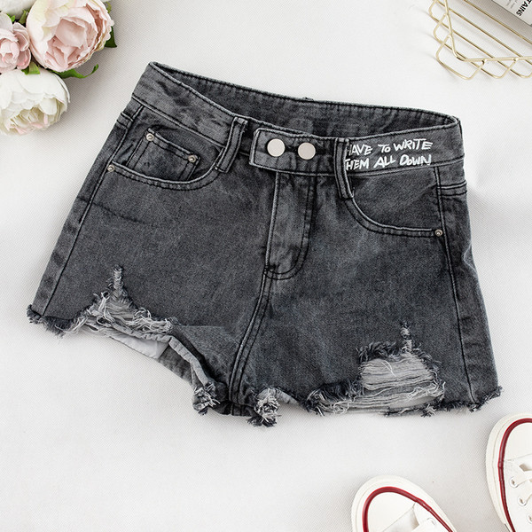 Pantaloni scurți de damă din denim în două culori