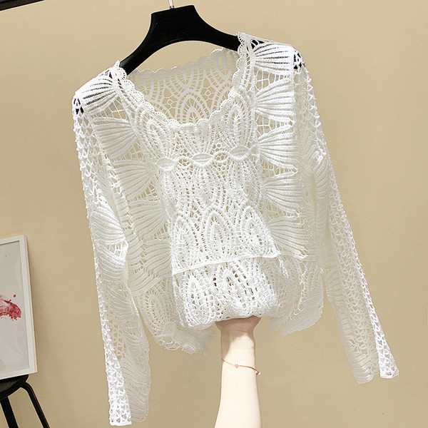 Γυναικεία μοντέρνα μπλούζα με μακριά μανίκια σε λευκό χρώμα